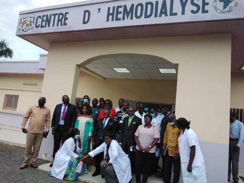 Visite du Ministre de la Santé et de la Population au Centre National  d' Hémodialyse situé dans l'enceinte du CNHUB. 