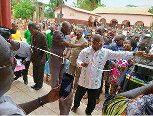 INAUGURATION ET REMISE OFFICIELLE DES BATIMENTS REHABILITES ET EQUIPES DE L’HOPITAL  DU DISTRICT DE KOUANGO GRIMARI A LA POPULATION.