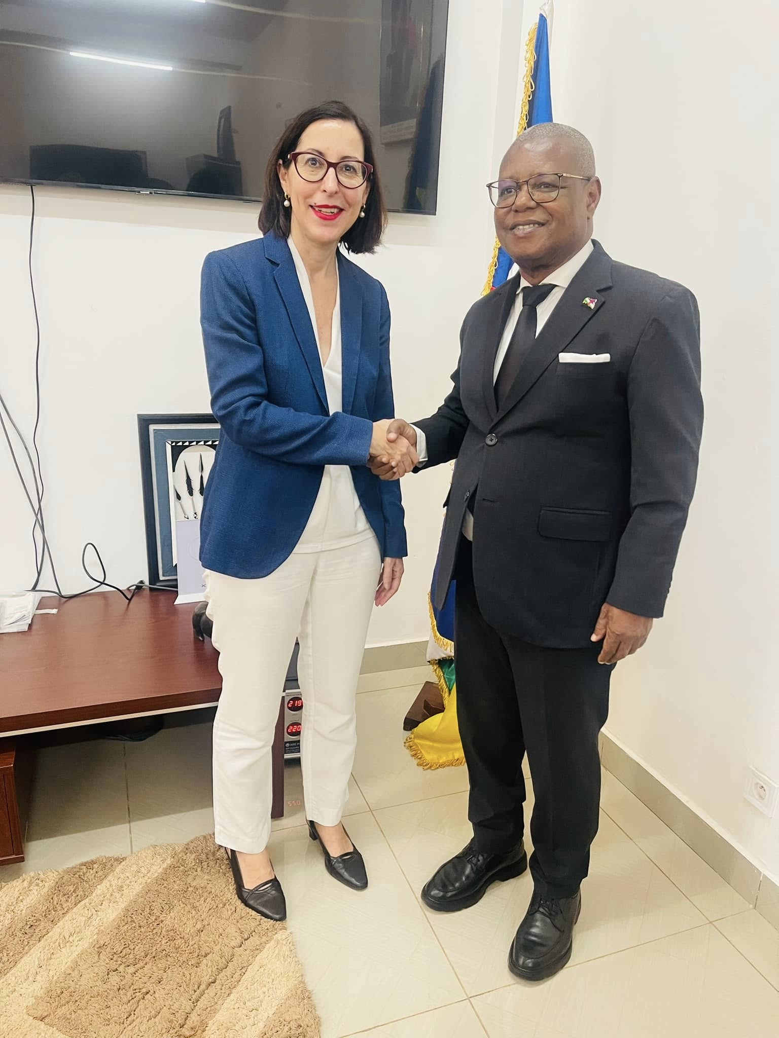 Ministre avec la représentante de l'UNICEF